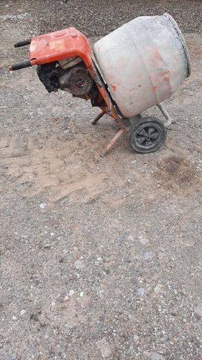 Honda petrol mixer-- Excellent condition