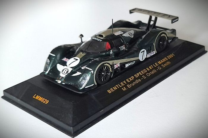 Diecast Model Le Mans Bentley EXP Speed 8 2001 - IXO Le Mans 1:43
