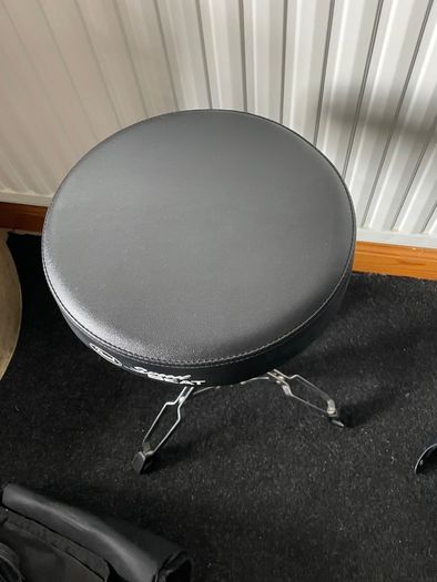 Pearl drum stool