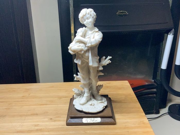 Figurines