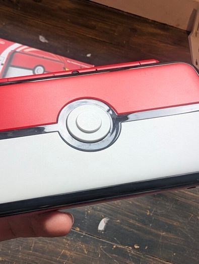Nintendo 2DS XL - Pokemon Pokeball/Pikachu Edition Console