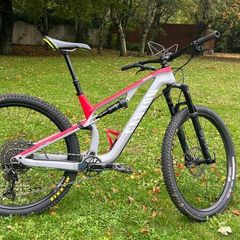 Canyon Neuron CF 8 - Size L - Carbon Trail Bike + Extra Wheelset