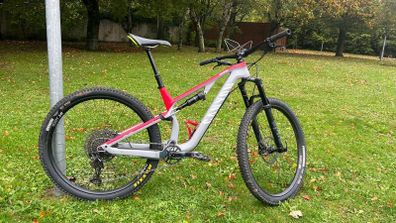 Canyon Neuron CF 8 - Size L - Carbon Trail Bike + Extra Wheelset