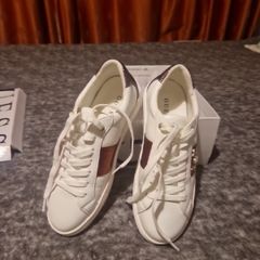 GUESS - woman
