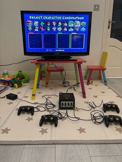 Nintendo GameCube Console + Official Memory Card, 4 Controllers & 2 Games