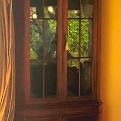 Corner cabinet