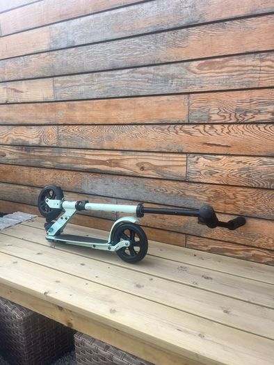 Micro Speed Deluxe scooter