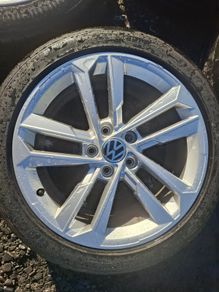 17" Vw Alloys with tyres