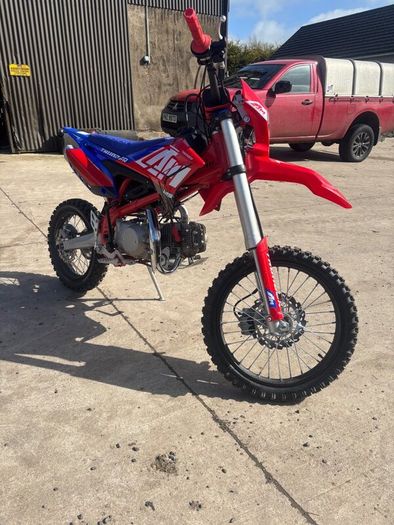 Pit bike