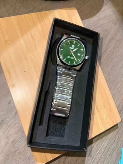 Men's wrist watch