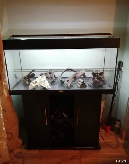 Two Beautiful Fish Aquariums A JEWEL Rio 180 and a JEWEL Trigon 350