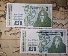 1 Pound B Series Sequential Pair 09/09/82 Queen Medb IRISH NOTE