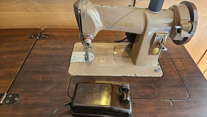 Singer 185K Antique Sewing Machine with Table