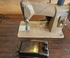 Vintage Singer 185K Sewing Machine with Table
