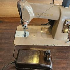 Vintage Singer 185K Sewing Machine with Table