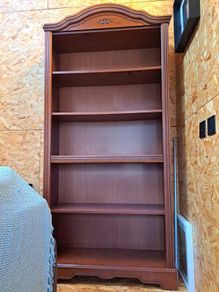 Free standing bookshelf