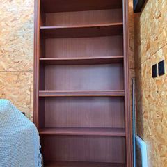 Free standing bookshelf