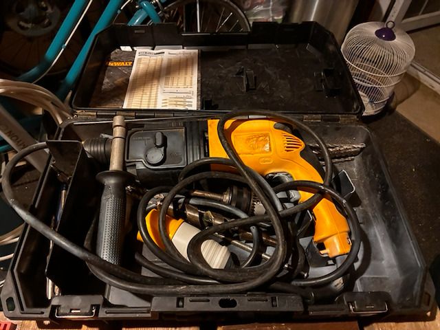 DeWalt hammer/SDS 110V