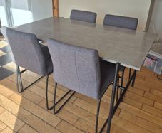 table and 4 chairs