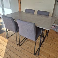 table and 4 chairs