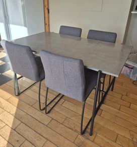 table and 4 chairs