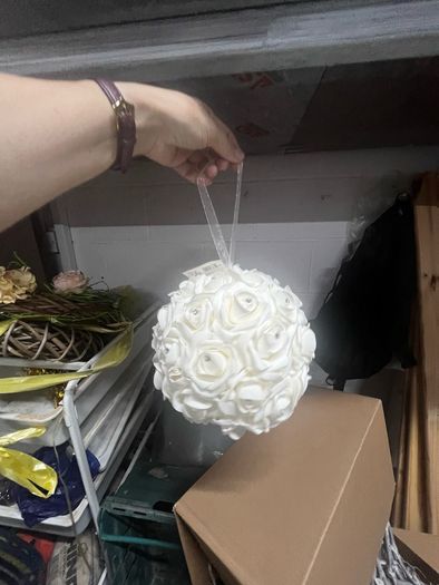 flowers ball foam with diamond pins