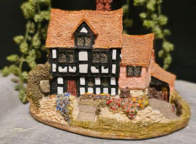VINTAGE Collectible Lilliput Lane "Saddlers Inn" Cottage 1987