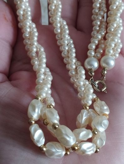 Vintage Faux Pearl Necklace.