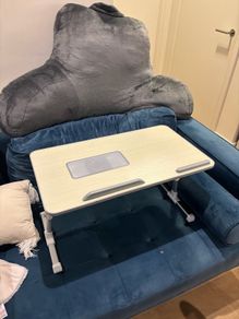 Foldable bed table