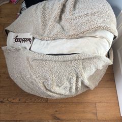 Giant Budda bean bag - zip is broken