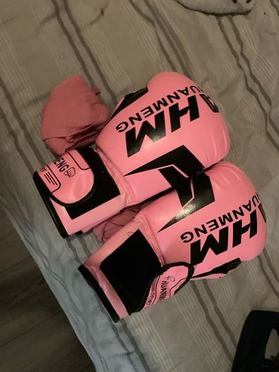 boxing gloves pink 10oz