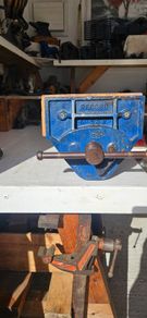 record 52 1\2.wood vice