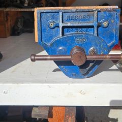 record 52 1\2.wood vice
