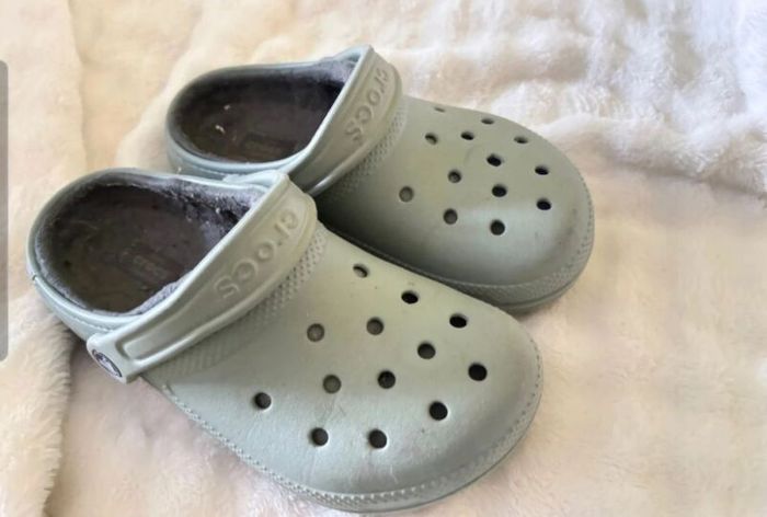 khaki green lined crocs