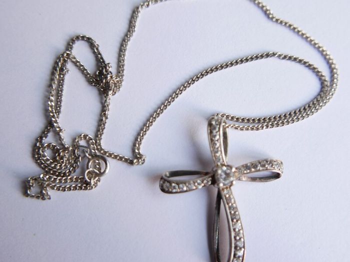 Vintage Sterling Silver  Rhinestone Curved Cross Necklace length 18" - 4,5g