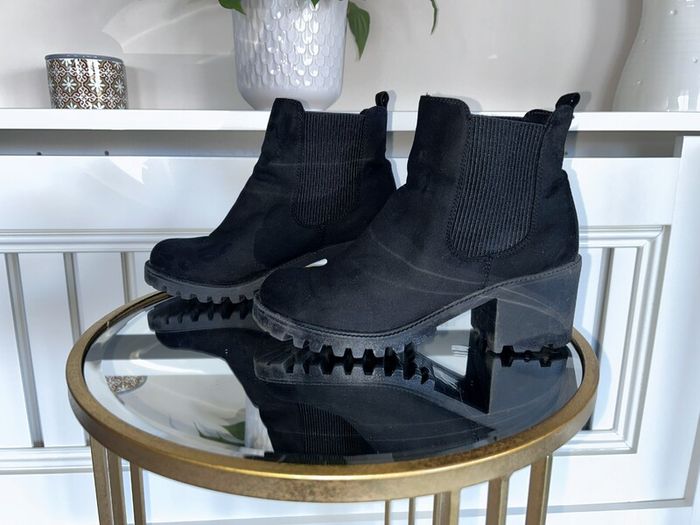 Ladies Black Block Heeled Faux Suede Ankle Boots from River Island. Size UK 6 / EU 39