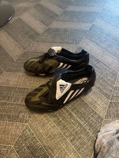 football boots size 3