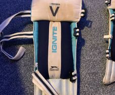 Cricket thigh pads