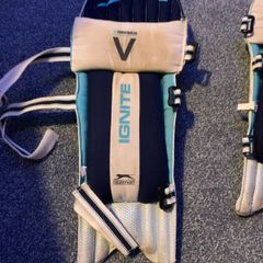 Cricket thigh pads