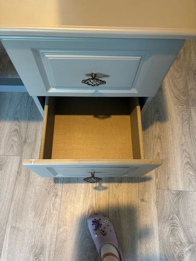 Dressing table with Mirror