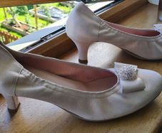 Le babe cream shoes sz 8