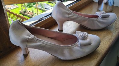 Le babe cream shoes sz 8