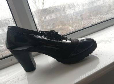 Women shoes - Size 39 (UK 7)