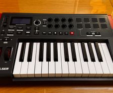 Novation Impulse 25 & Carry Case