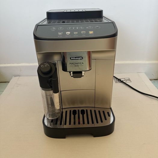De'Longhi Bean to Cup Coffee Machine Magnifica Evo
