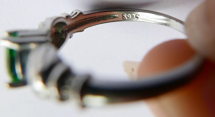 Vintage 925 Sterling Silver Claddagh Ring with Green Heart Stone size Q - 2,5g