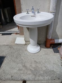 Bathroom sink