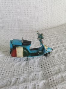 Metal Italian retro scooter