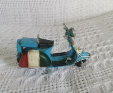 Metal Italian retro scooter