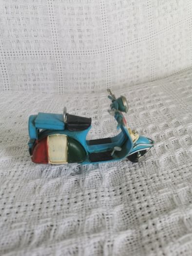 Metal Italian retro scooter
